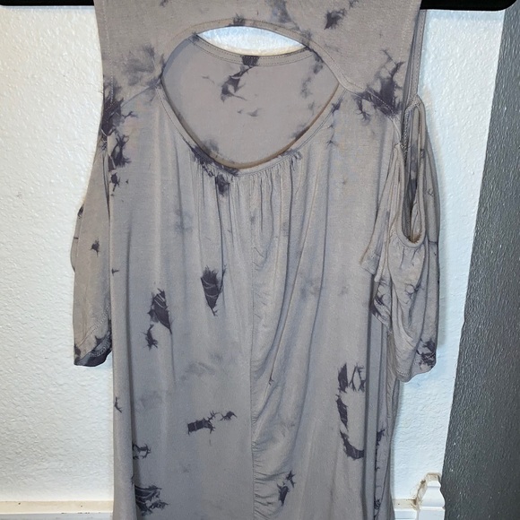 Others Follow cold shoulder top - Picture 2 of 2